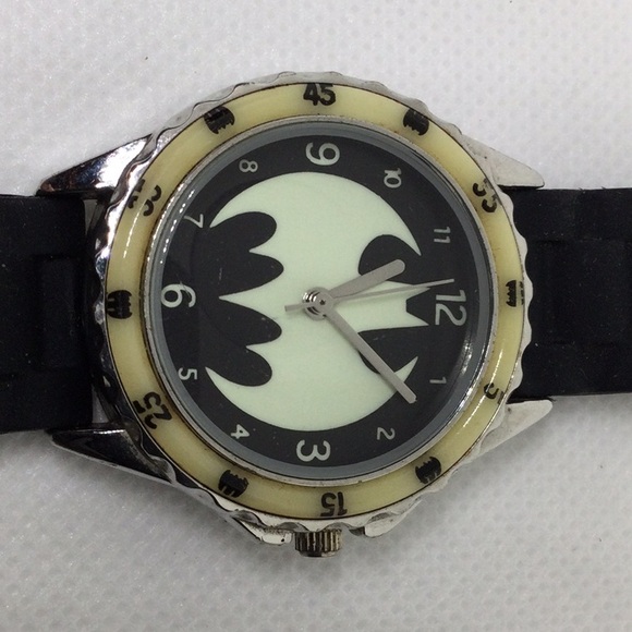 RARE Batman Watch - Glows in the Dark - Picture 7 of 7